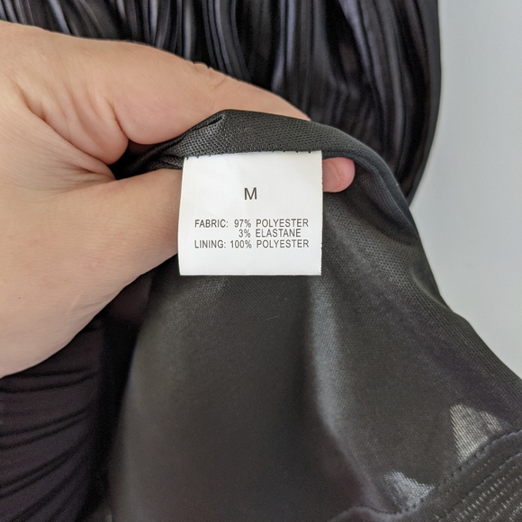 Medium black mini dress - Picture 4 of 4